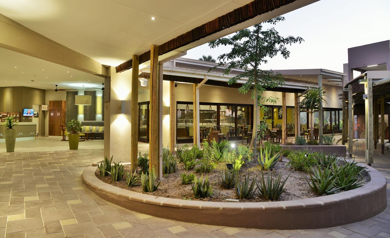 Cresta Maun Hotel Exterior foto