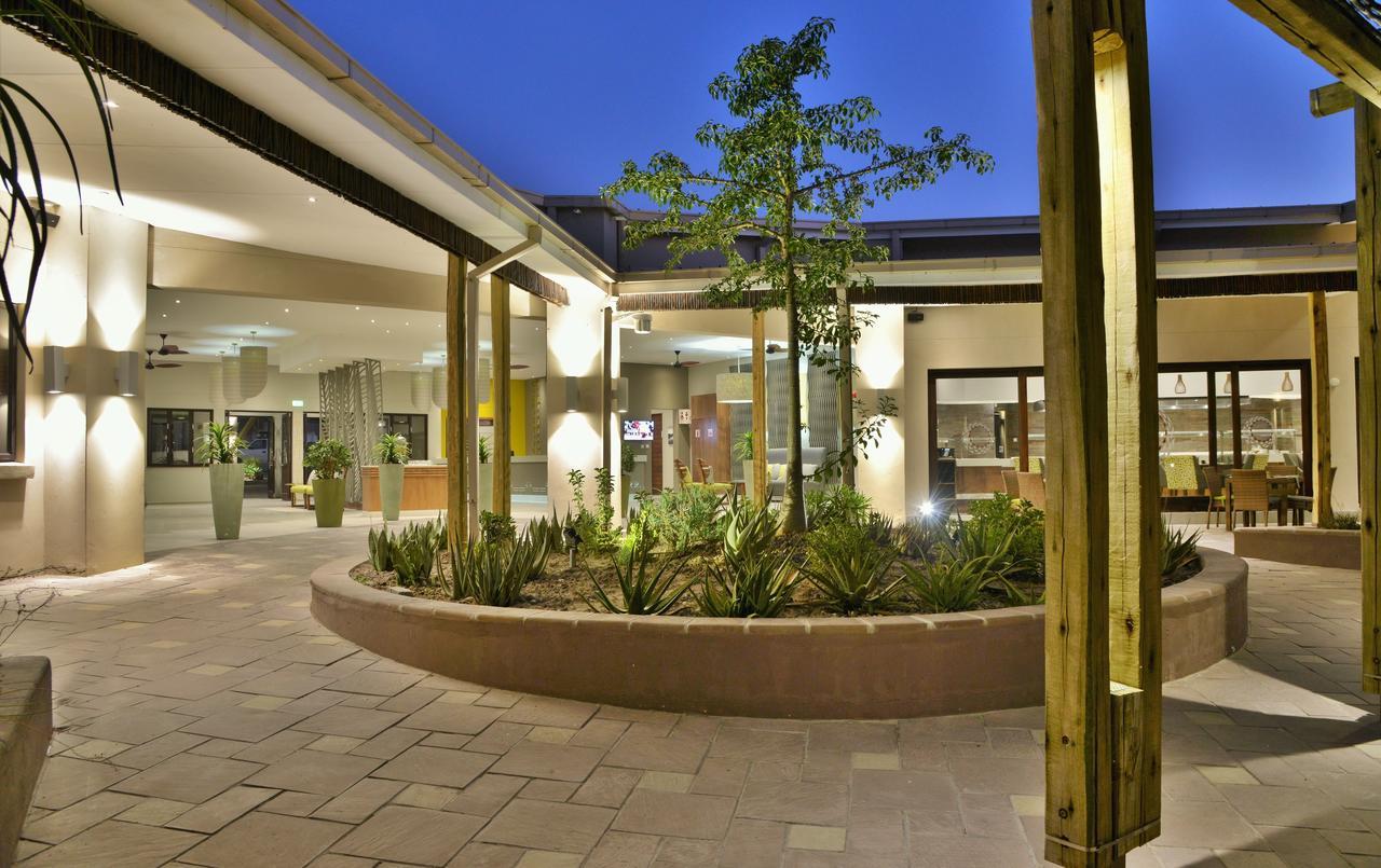 Cresta Maun Hotel Exterior foto
