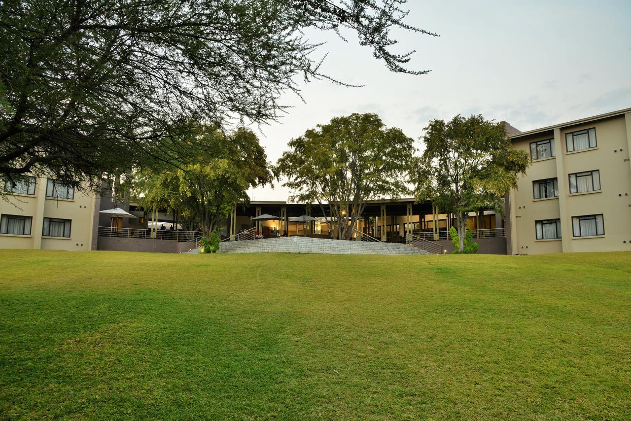 Cresta Maun Hotel Exterior foto