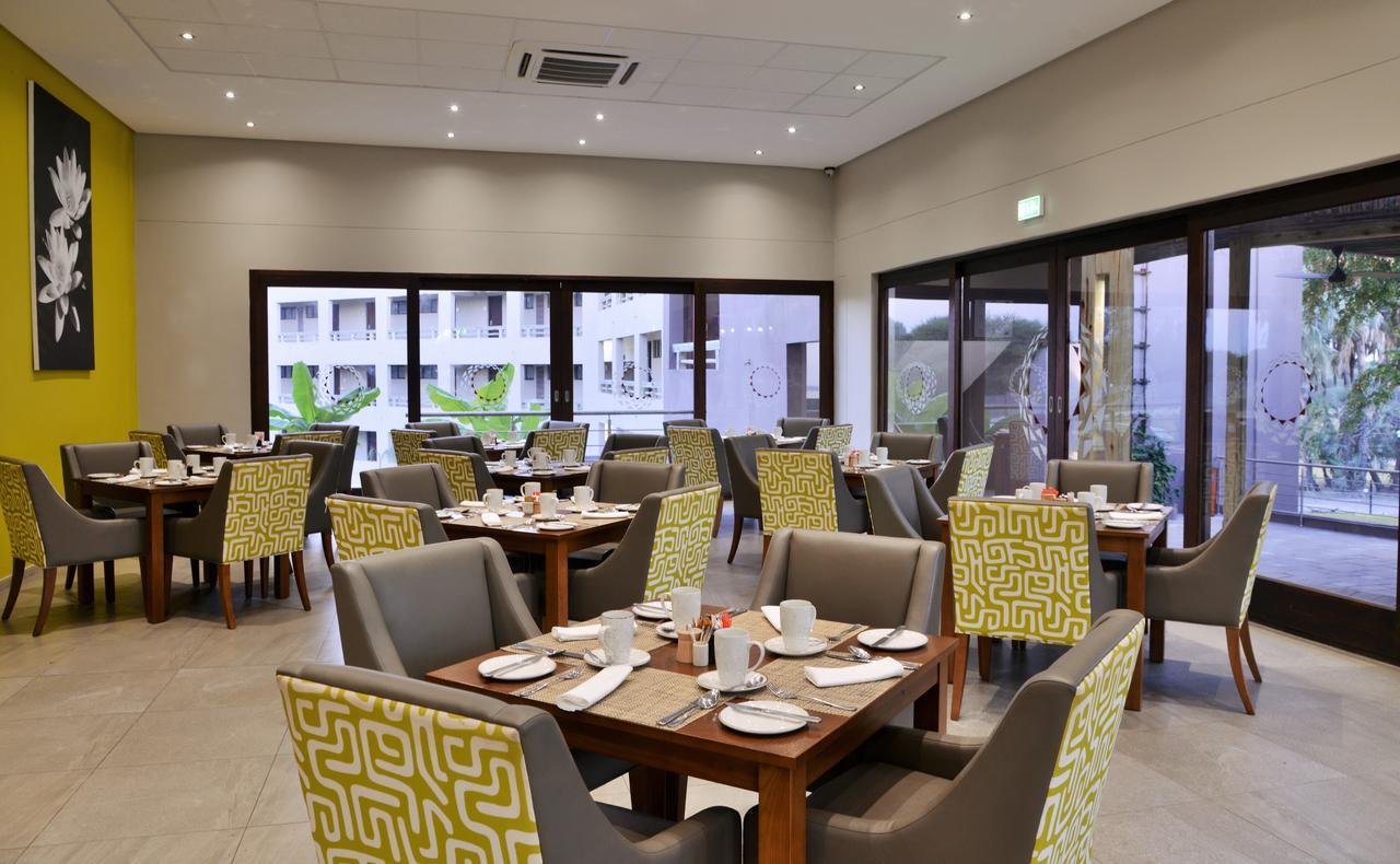 Cresta Maun Hotel Exterior foto
